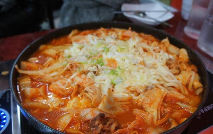 德站琪韩国年糕料理