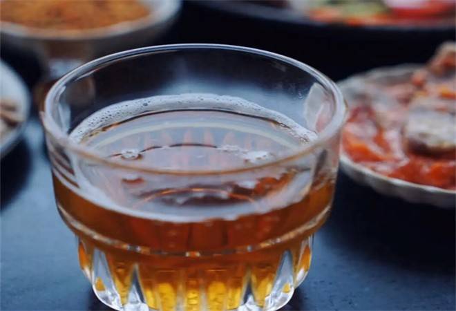 麦芽花精酿啤酒