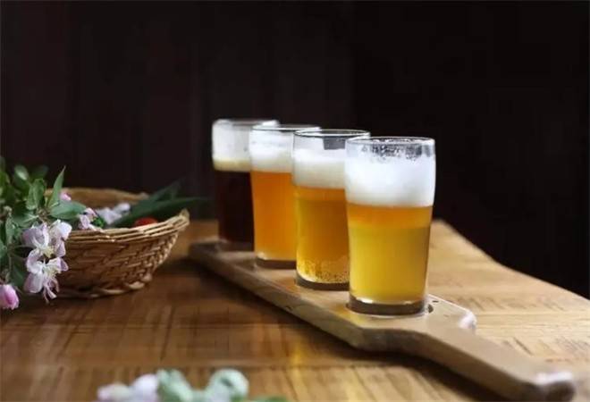 麦芽花精酿啤酒