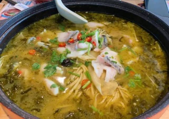 坛坛香酸菜鱼米线