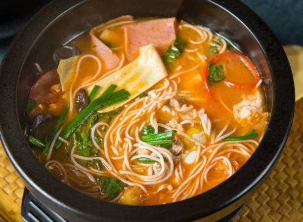 云石林过桥米线