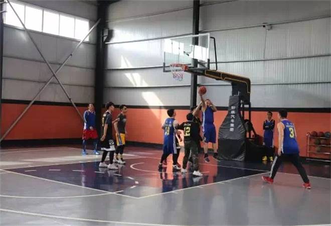 随峰奔跑篮球俱乐部