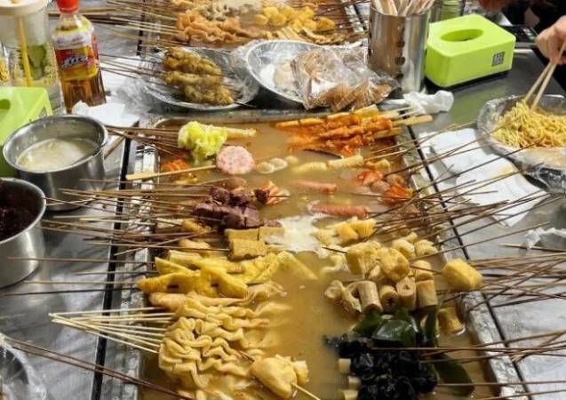 来串街边串串香