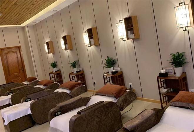 耳目初想采耳养生馆