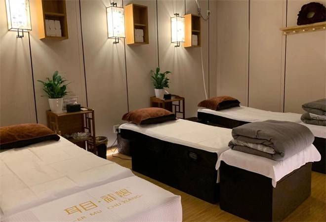 耳目初想采耳养生馆