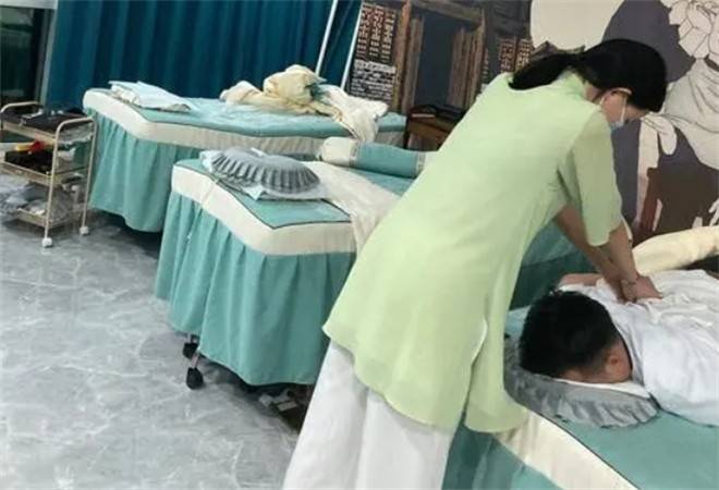 耳目初想采耳养生馆