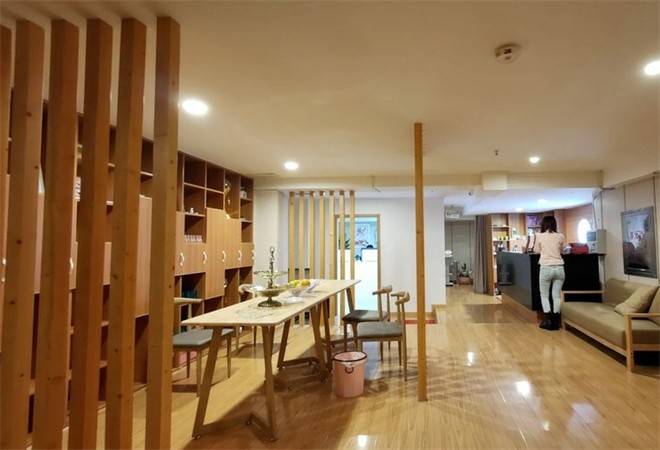 耳目初想采耳养生馆