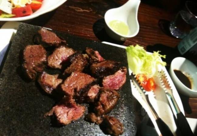 赤焰岩烧牛排