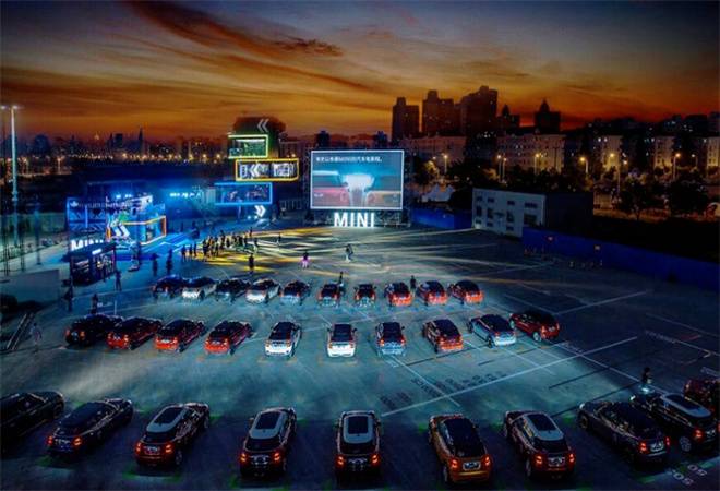 露天汽车电影院