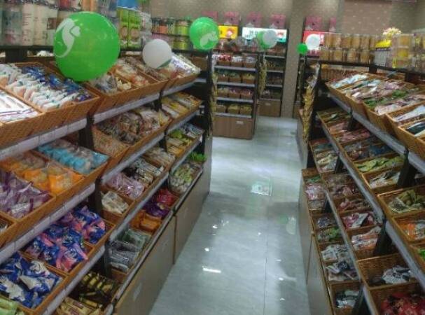 馋嘴屋休闲零食