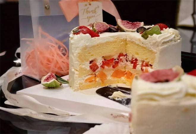 艾轻甜手作蛋糕