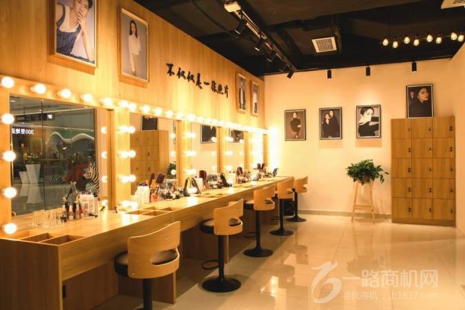 斑马年华照相馆