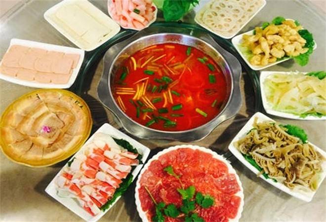 八月畔酸汤火锅