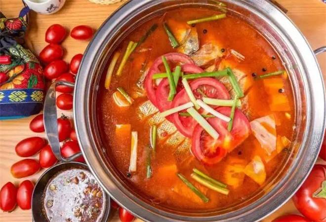 八月畔酸汤火锅