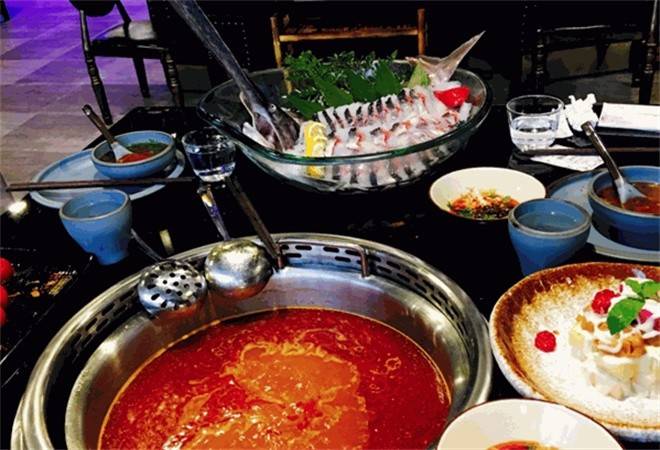 八月畔酸汤火锅