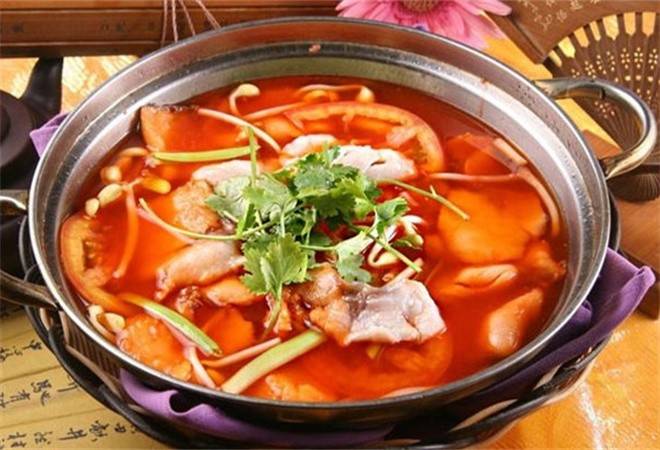 八月畔酸汤火锅