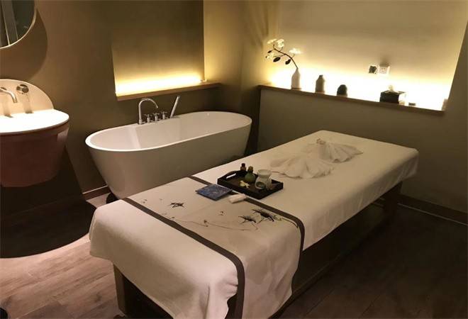 足疗采耳养生馆