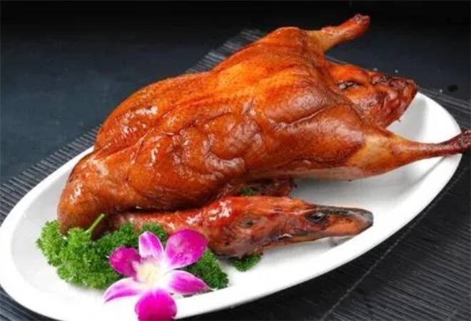 时鲜果木炭烤鸭