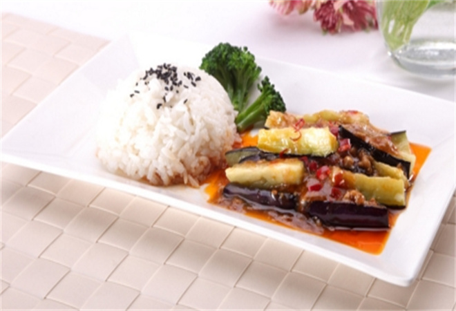 膠東心心茄燜魚米飯