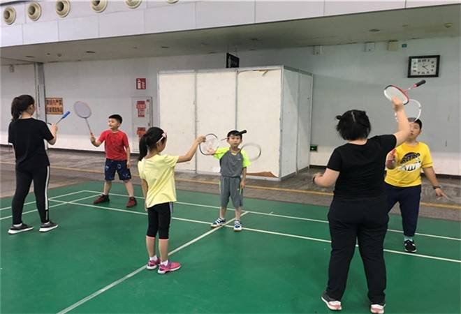 羽毛球培训机构