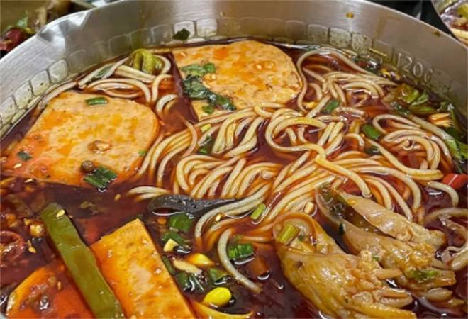 嗦一瓢泡椒米线