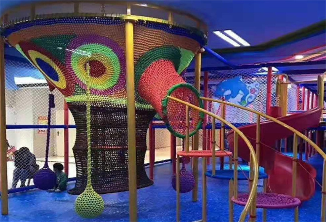 室內兒童淘氣堡