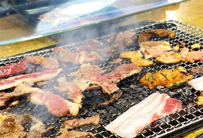 东北炭火烤肉店