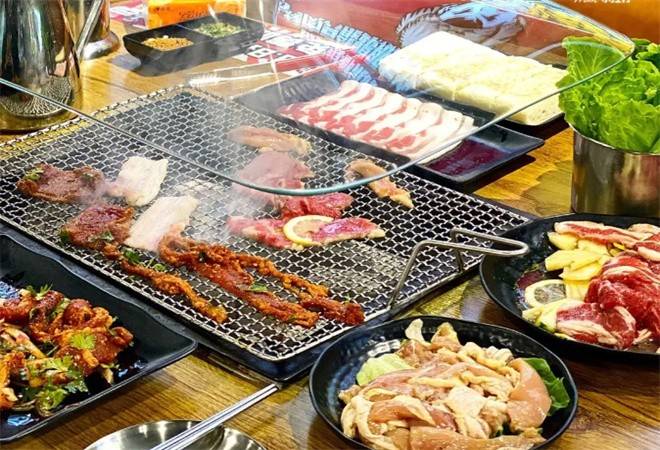 东北炭火烤肉店