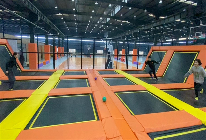蹦床設(shè)備廠家加盟