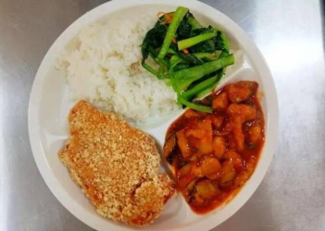 黑胡椒鸡排盖浇饭