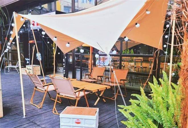 露营风格烧烤店