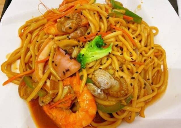 蜀味引海鲜焖面