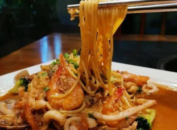 蜀味引海鲜焖面