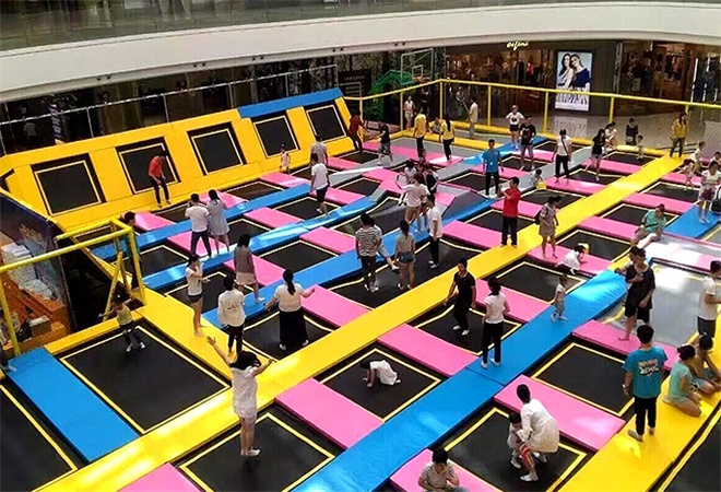 蹦蹦床游樂場(chǎng)加盟