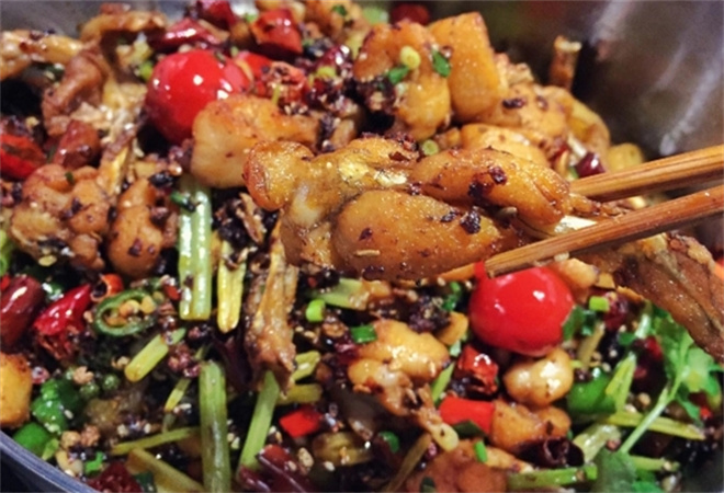 特色牛蛙火鍋加盟