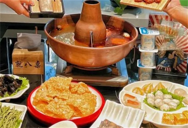 就八桌牛排火鍋加盟