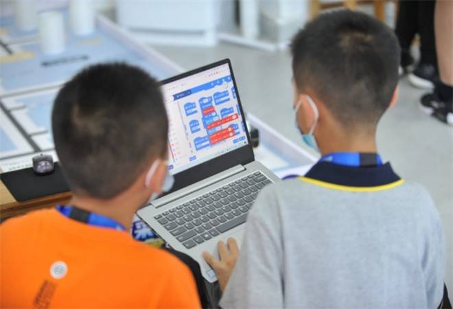 青少年人工智能教育