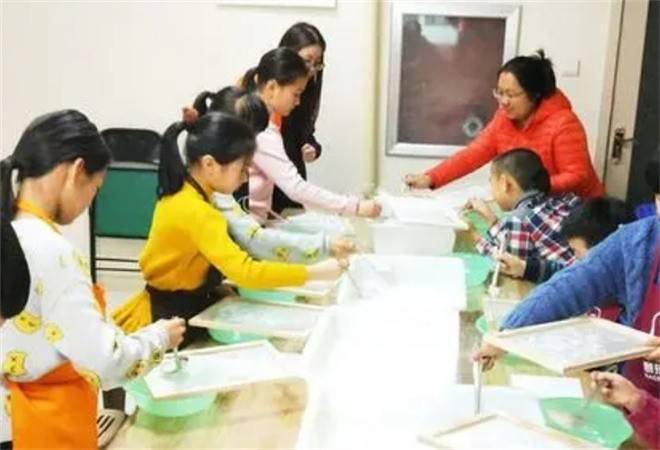 变色龙美术培训