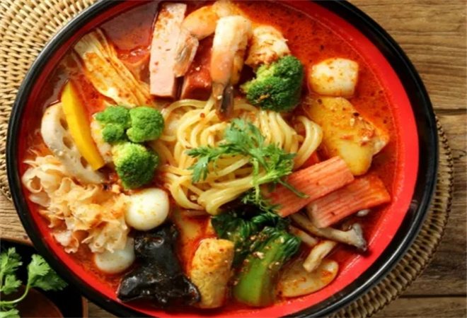 巨上头麻辣烫加盟