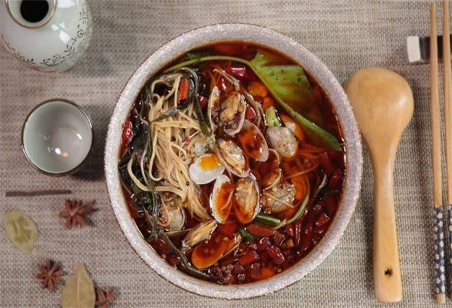 张小姐花甲粉砂锅米线