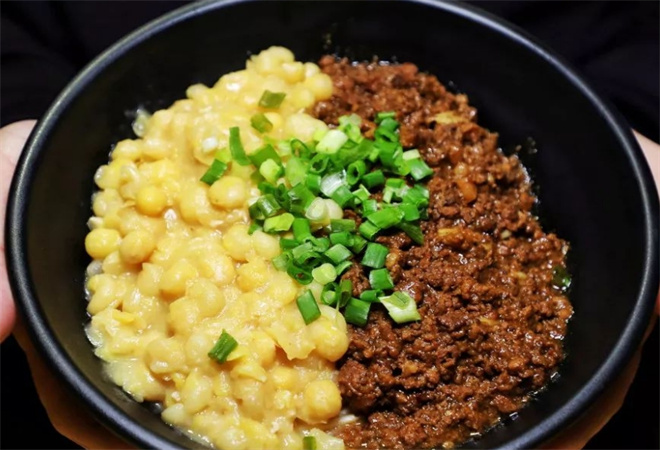 豌豆炸酱面 豌豆炸酱面