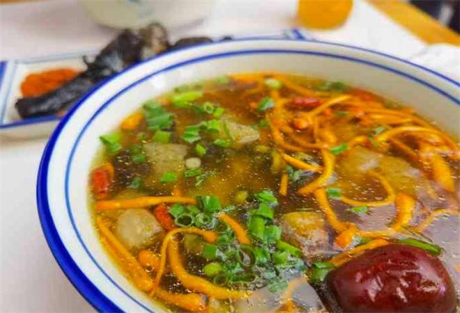 俏花旦乌骨土鸡米线馆