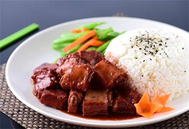 一碗米饭快餐