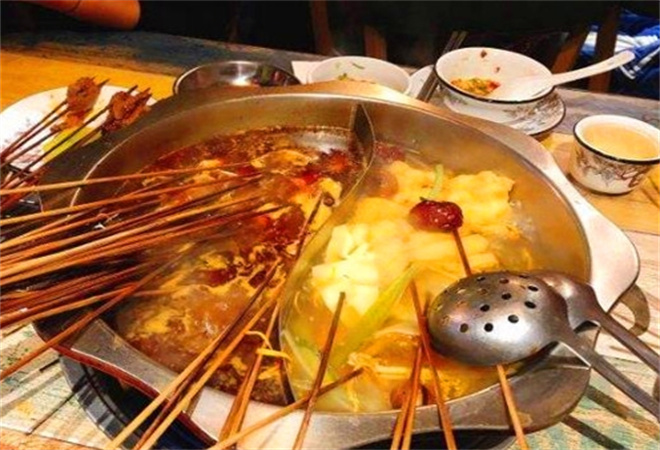 牛轰轰重庆火锅串串加盟