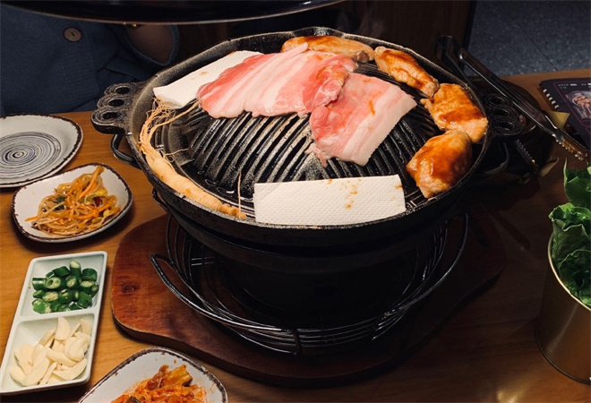 韓式炭火烤肉店