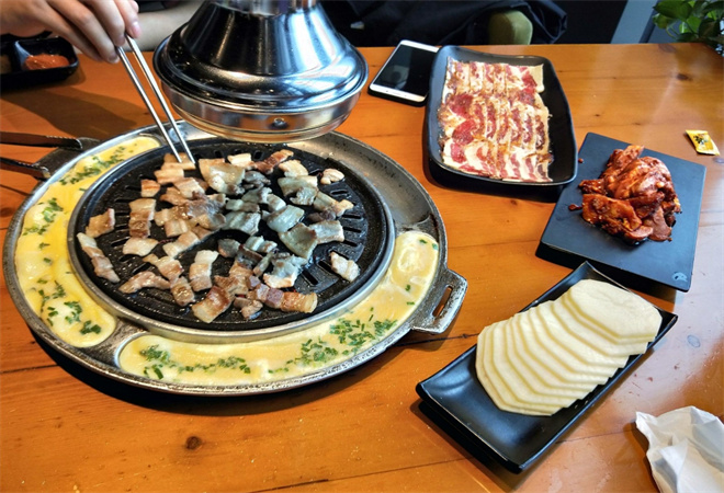韓式炭火烤肉店