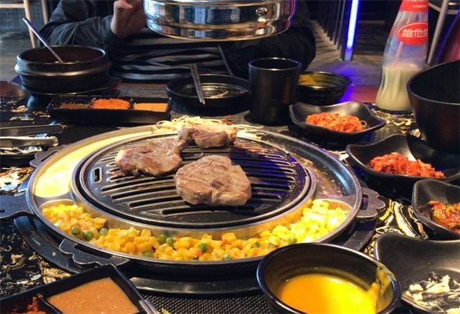 韩式炭火烤肉店