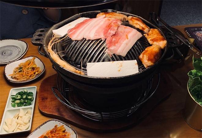 韩式炭火烤肉店