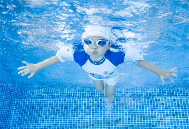 幼儿游泳早教加盟