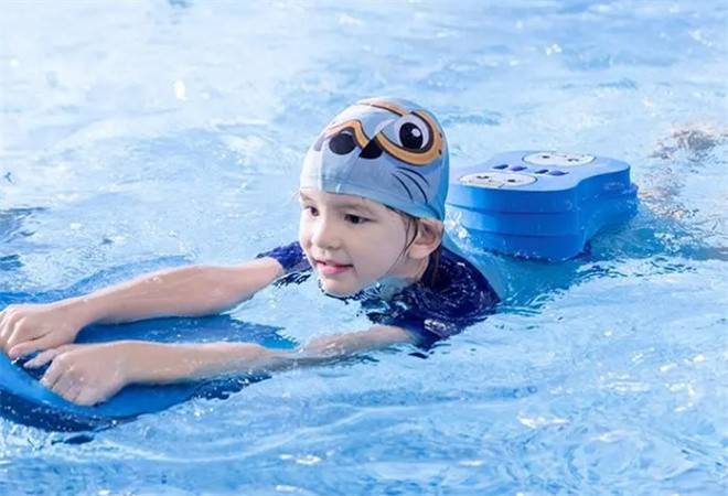 幼儿游泳早教